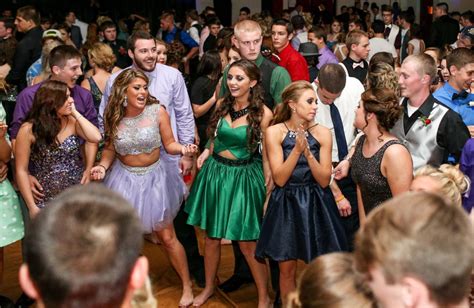 What is Homecoming Dance in High School: A Kaleidoscope of Memories and Moonlit Misadventures